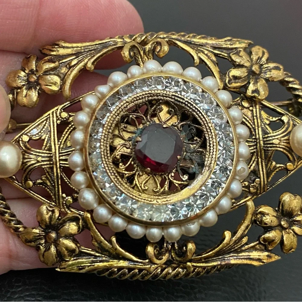 Vintage Unsigned Filigree Garnet Birthstone Faux Pearl Ornate Gold-tone Brooch - Picture 9 of 12